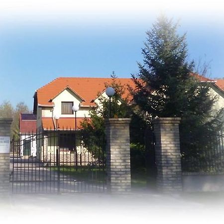 Kiraly Lovastanya Panzio Bed & Breakfast Janoshalma Ngoại thất bức ảnh
