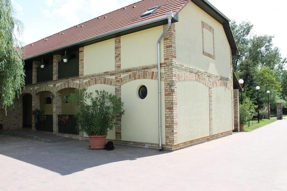 Kiraly Lovastanya Panzio Bed & Breakfast Janoshalma Ngoại thất bức ảnh